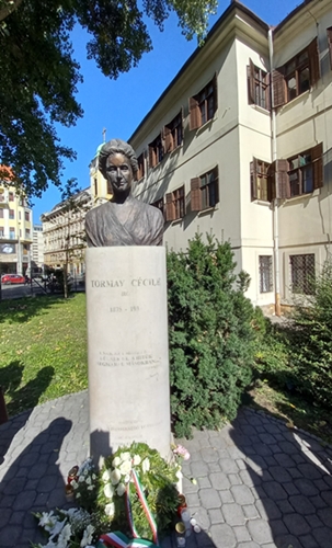 Tormay Cecile szobor